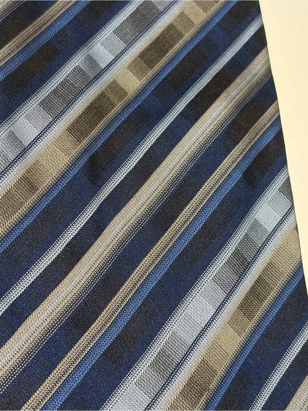 Aurelio Valentino Italy Men’s Blue Gray Striped Wide Tie – Polyester